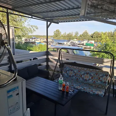 شقة Cuki Apartmanhaz